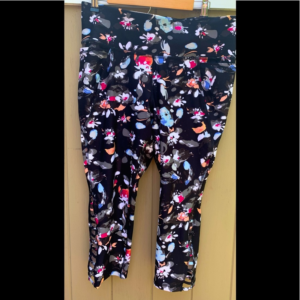 LIVI active Capri floral 14/16 NWOT